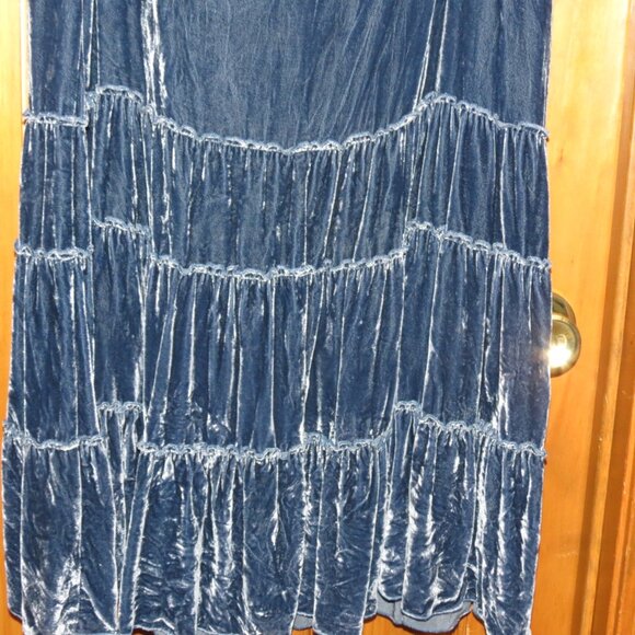 Chico's Denim Blue Midi Skirt Crushed Velveteen Tiered Rayon & Silk Size 2 - Picture 3 of 9